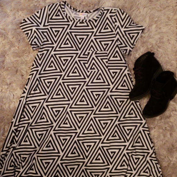 LuLaRoe Dresses & Skirts - LuLaRoe Triangle Print Carly